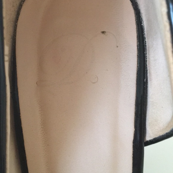 Black Patent Pump Heels 💥 Heart in D - Picture 6 of 7